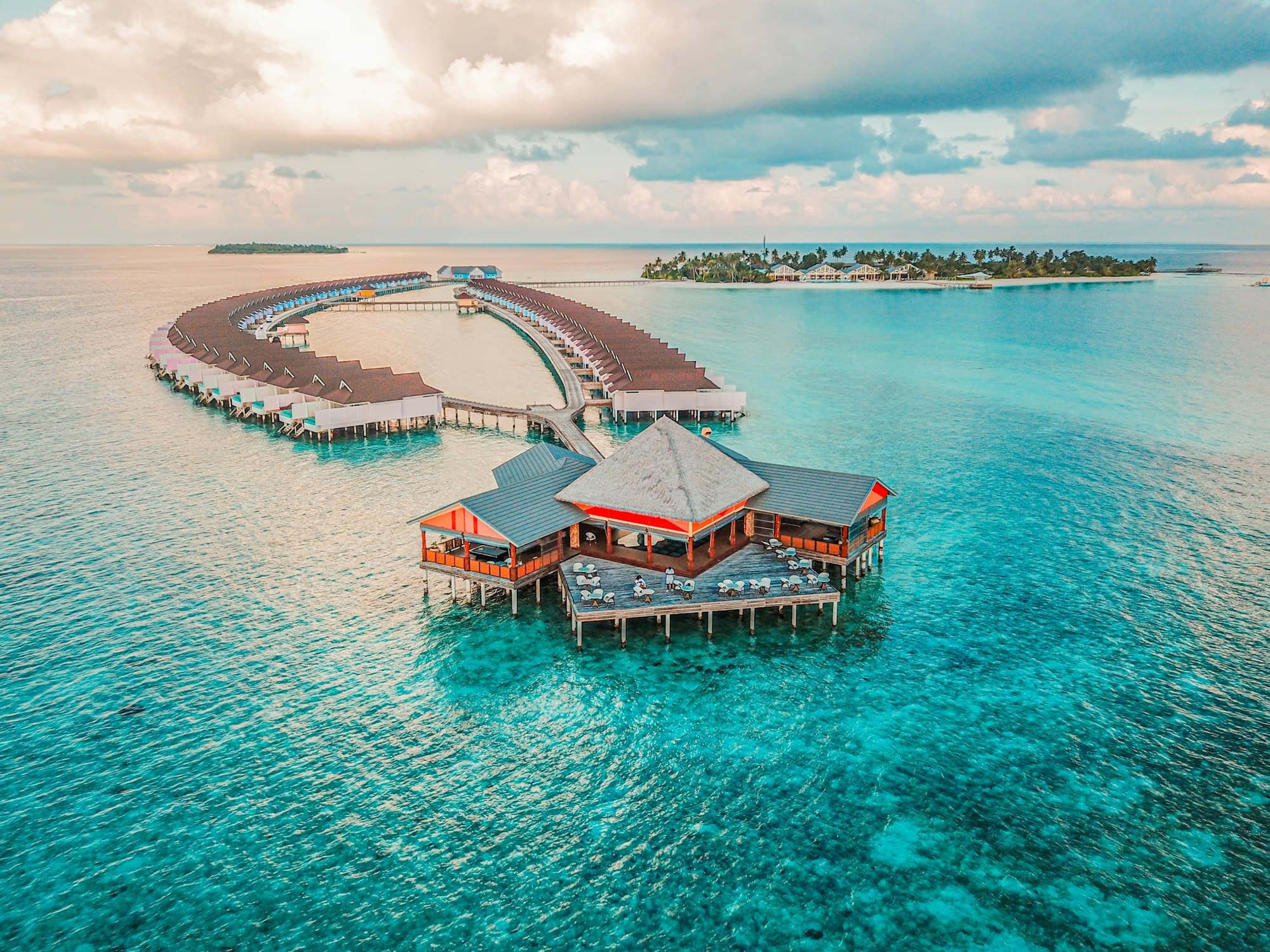 Maldives Overwater Bungalows & Turquoise Lagoon