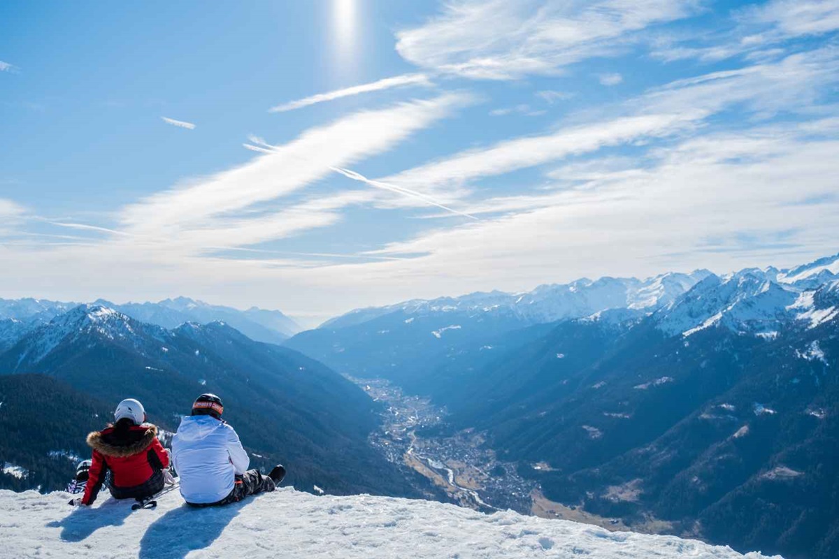 Beautiful Shot Two Persons Enjoying View Mountains Valley During Daytime